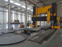 Large Gantry CNC Milling Machine in an Industrial Workshop